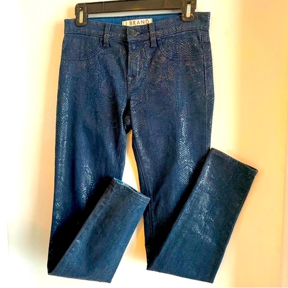 J BRAND Jeans! Texture! UNIQUE Deep Blue Metallic Skinny Jeans! Like new! 26